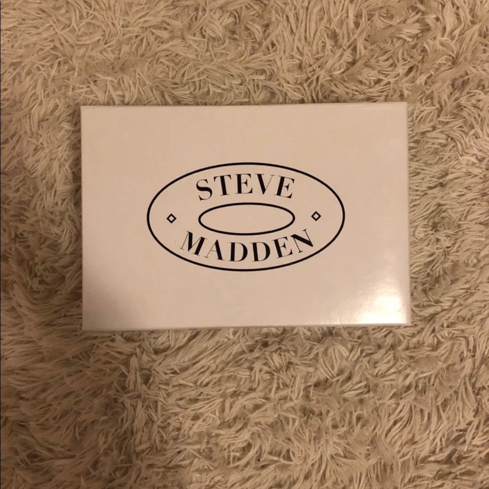 Steve Madden gills sneakers